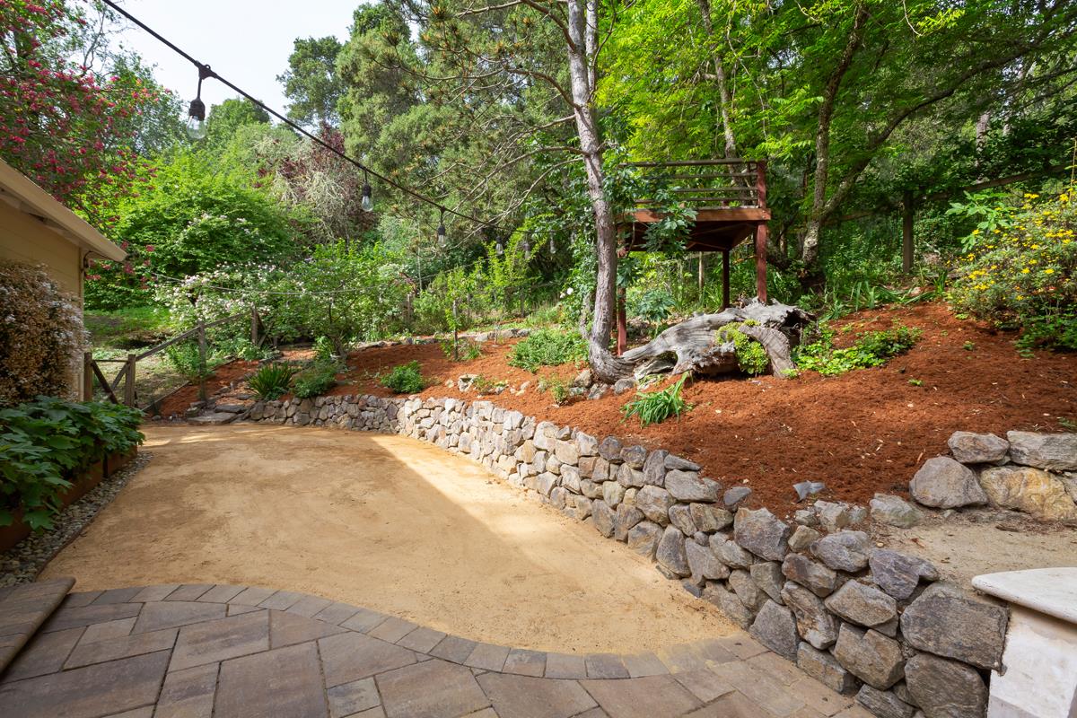 Detail Gallery Image 23 of 43 For 377 Wayside Rd, Portola Valley,  CA 94028 - 3 Beds | 2 Baths