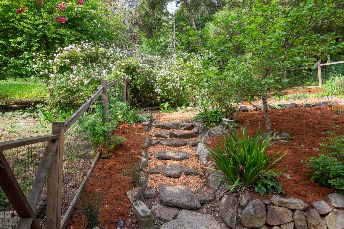 Detail Gallery Image 25 of 43 For 377 Wayside Rd, Portola Valley,  CA 94028 - 3 Beds | 2 Baths