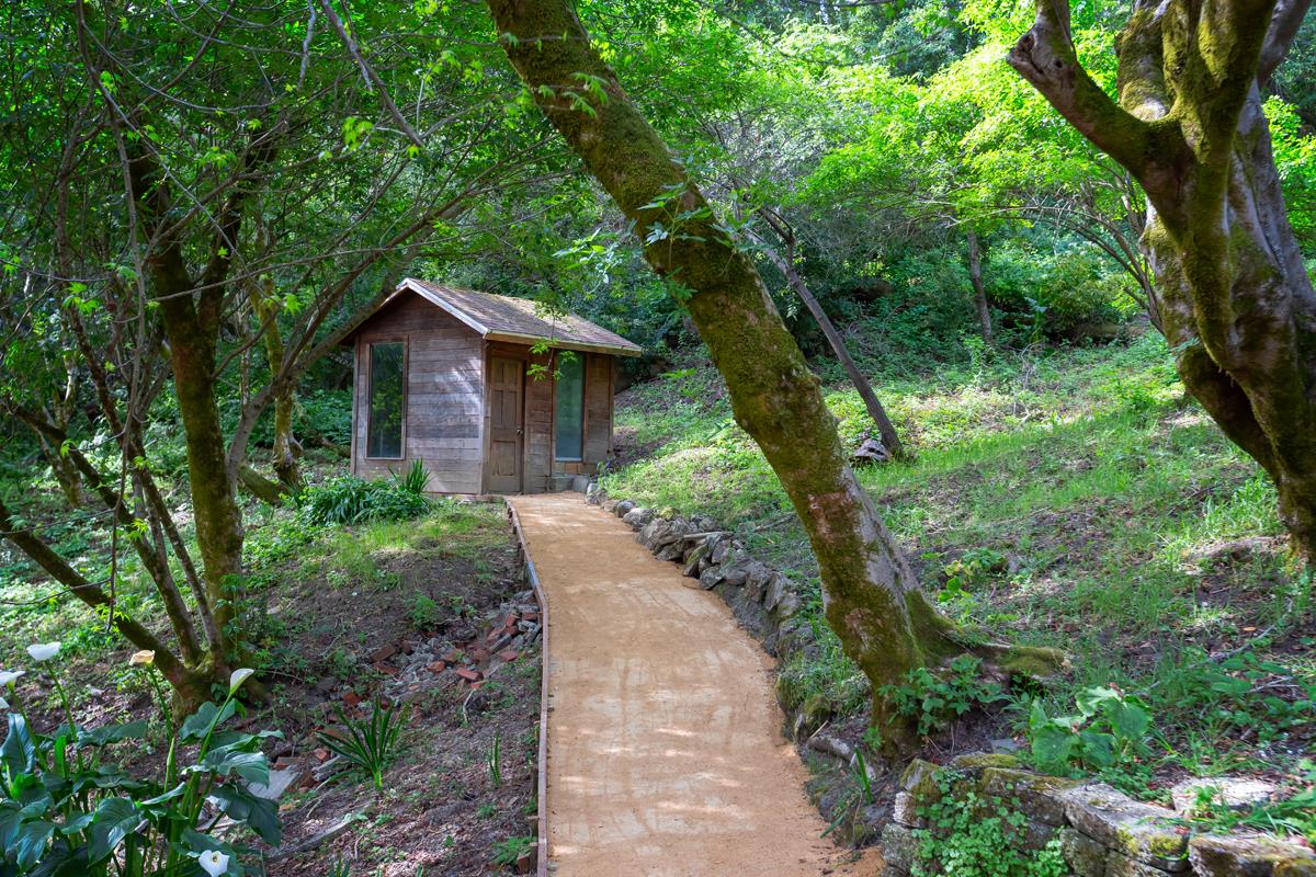 Detail Gallery Image 28 of 43 For 377 Wayside Rd, Portola Valley,  CA 94028 - 3 Beds | 2 Baths