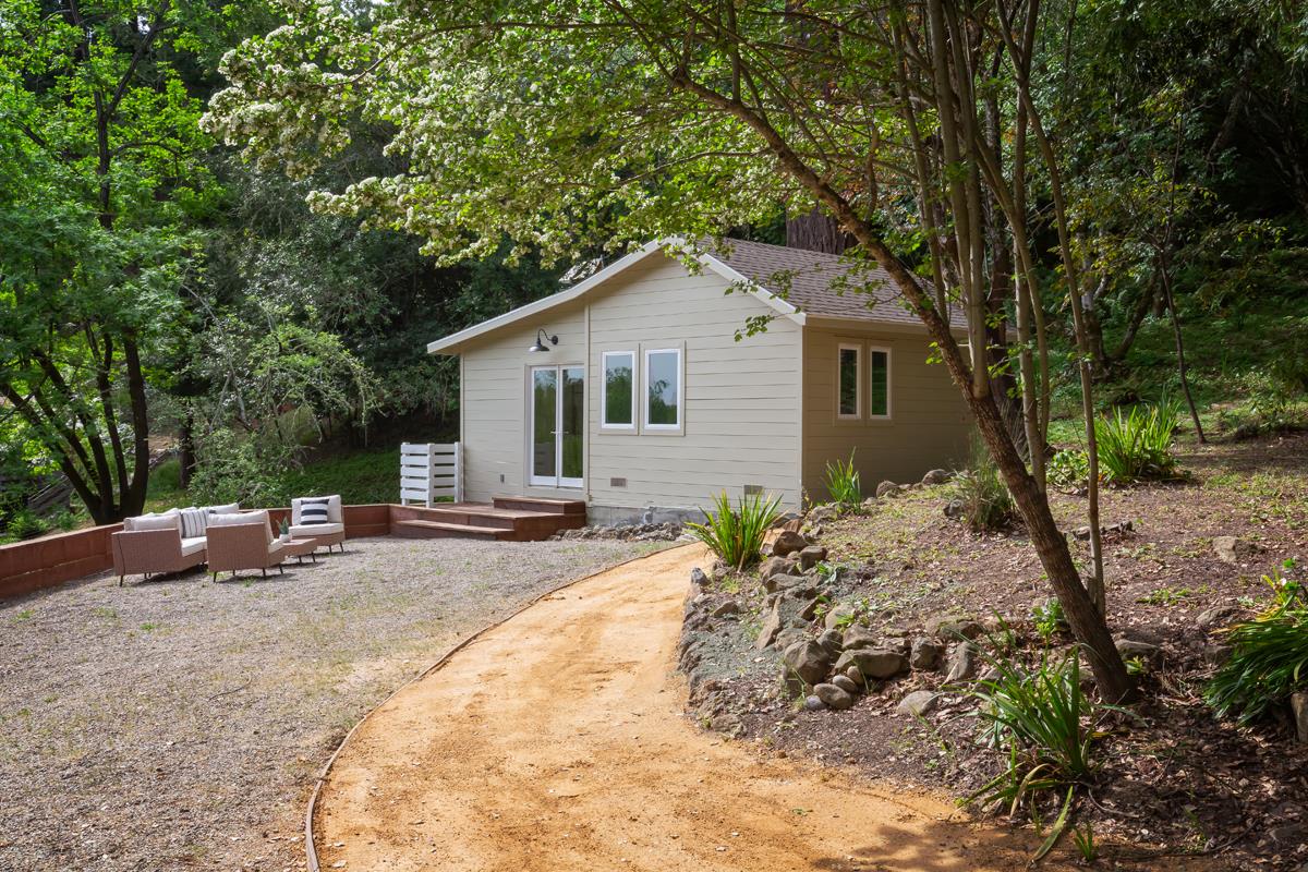 Detail Gallery Image 37 of 43 For 377 Wayside Rd, Portola Valley,  CA 94028 - 3 Beds | 2 Baths