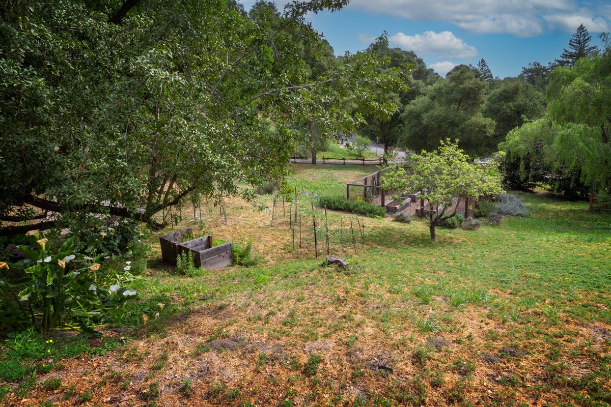 Detail Gallery Image 40 of 43 For 377 Wayside Rd, Portola Valley,  CA 94028 - 3 Beds | 2 Baths