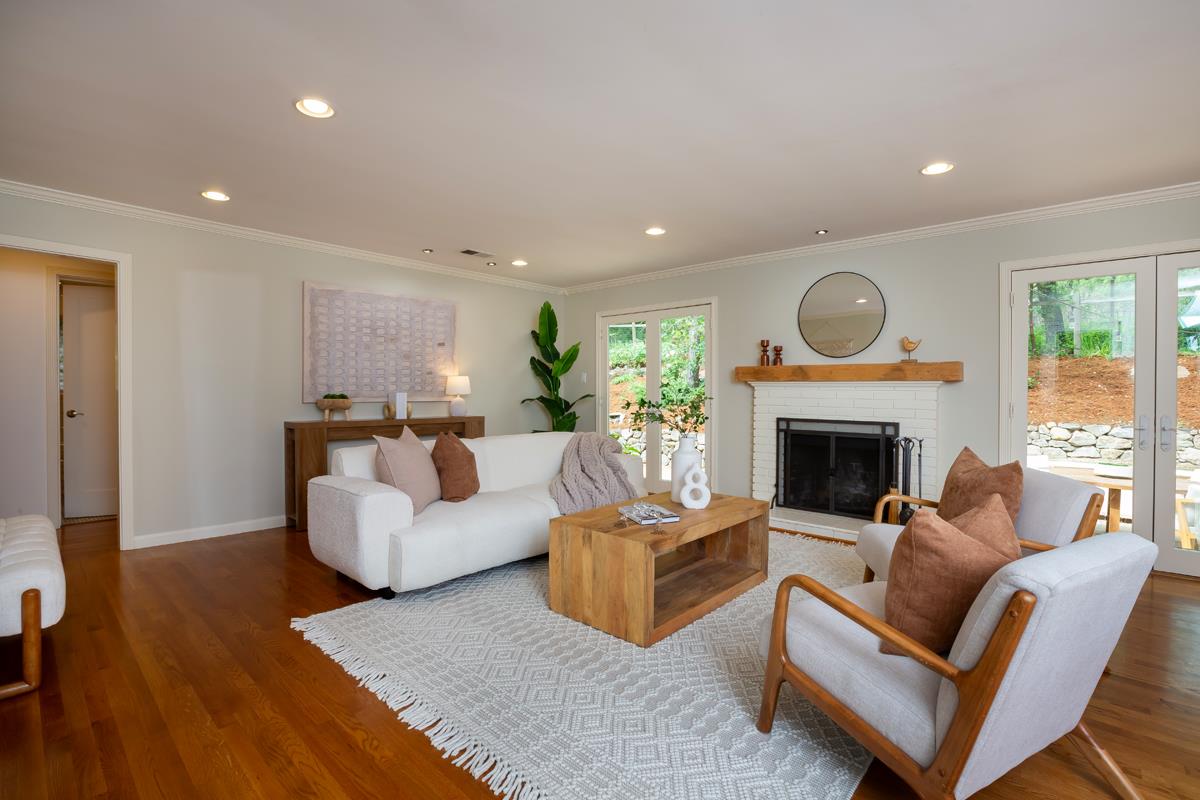 Detail Gallery Image 7 of 43 For 377 Wayside Rd, Portola Valley,  CA 94028 - 3 Beds | 2 Baths