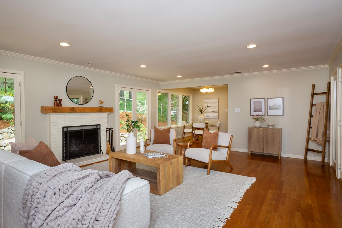 Detail Gallery Image 8 of 43 For 377 Wayside Rd, Portola Valley,  CA 94028 - 3 Beds | 2 Baths