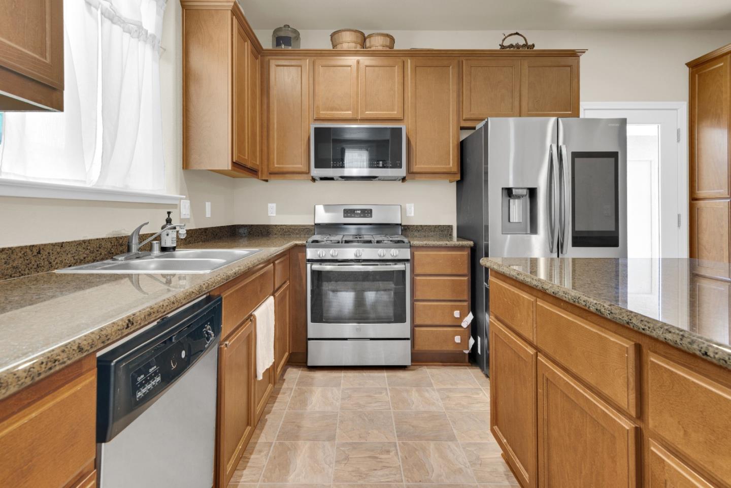 Detail Gallery Image 7 of 18 For 642 Heirloom Pl, King City,  CA 93930 - 3 Beds | 2/1 Baths