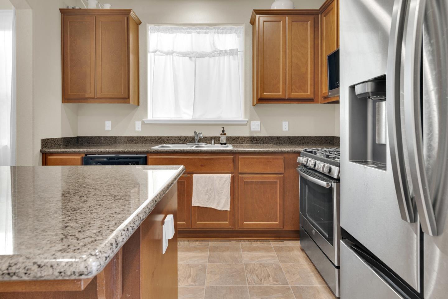 Detail Gallery Image 8 of 18 For 642 Heirloom Pl, King City,  CA 93930 - 3 Beds | 2/1 Baths