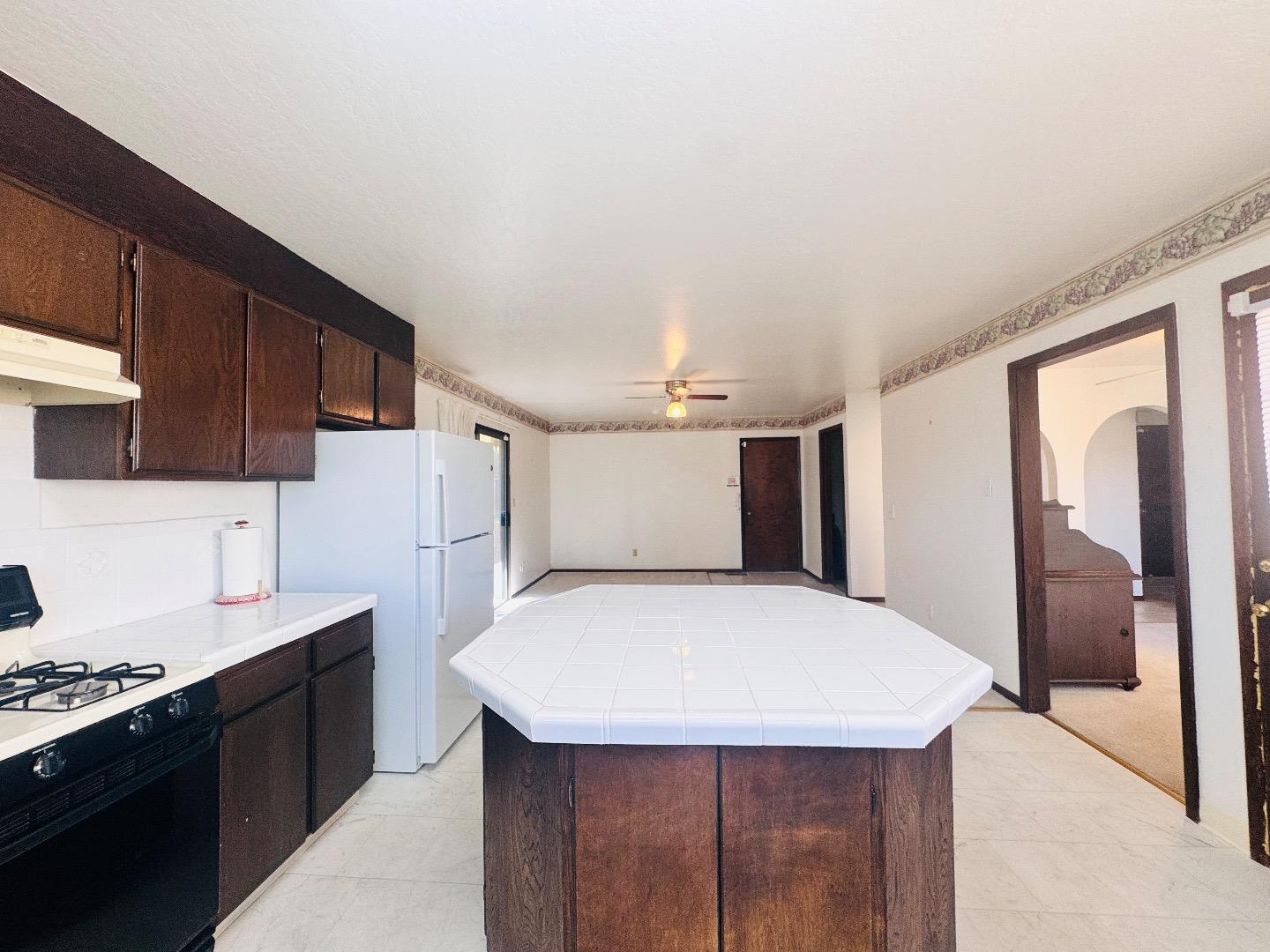 Detail Gallery Image 2 of 8 For 1581 Alta Vista Dr, Hollister,  CA 95023 - 4 Beds | 2 Baths