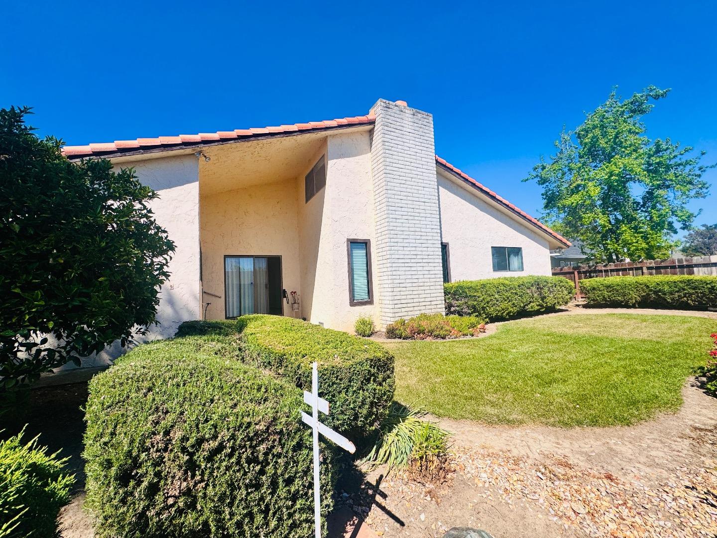 Detail Gallery Image 6 of 8 For 1581 Alta Vista Dr, Hollister,  CA 95023 - 4 Beds | 2 Baths