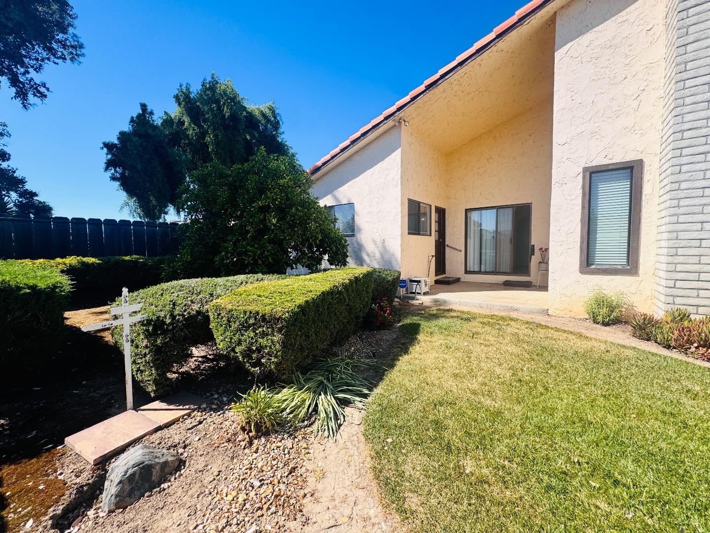 Detail Gallery Image 7 of 8 For 1581 Alta Vista Dr, Hollister,  CA 95023 - 4 Beds | 2 Baths