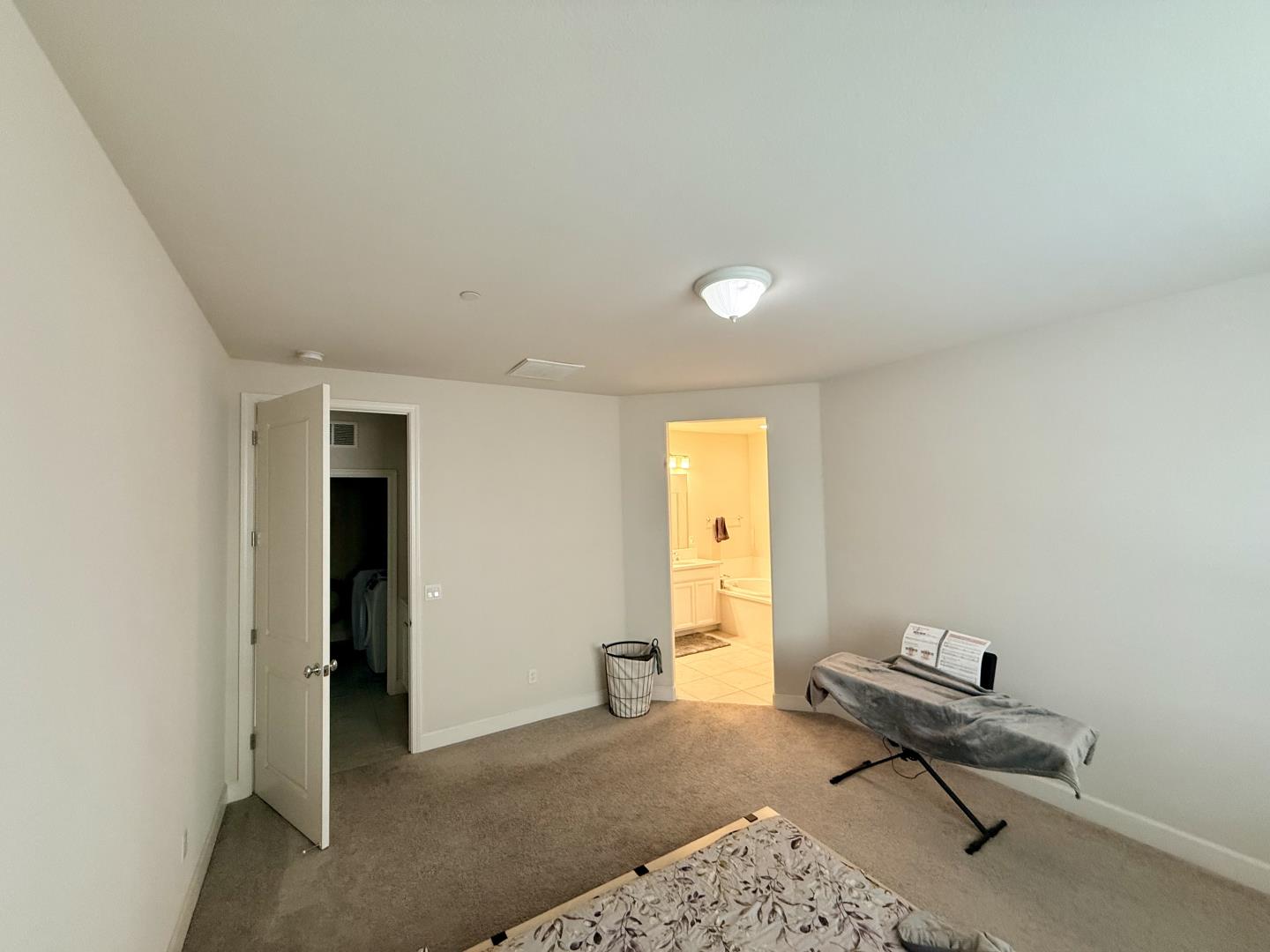 Detail Gallery Image 12 of 23 For 715 Alicante Dr, Hollister,  CA 95023 - 3 Beds | 2 Baths