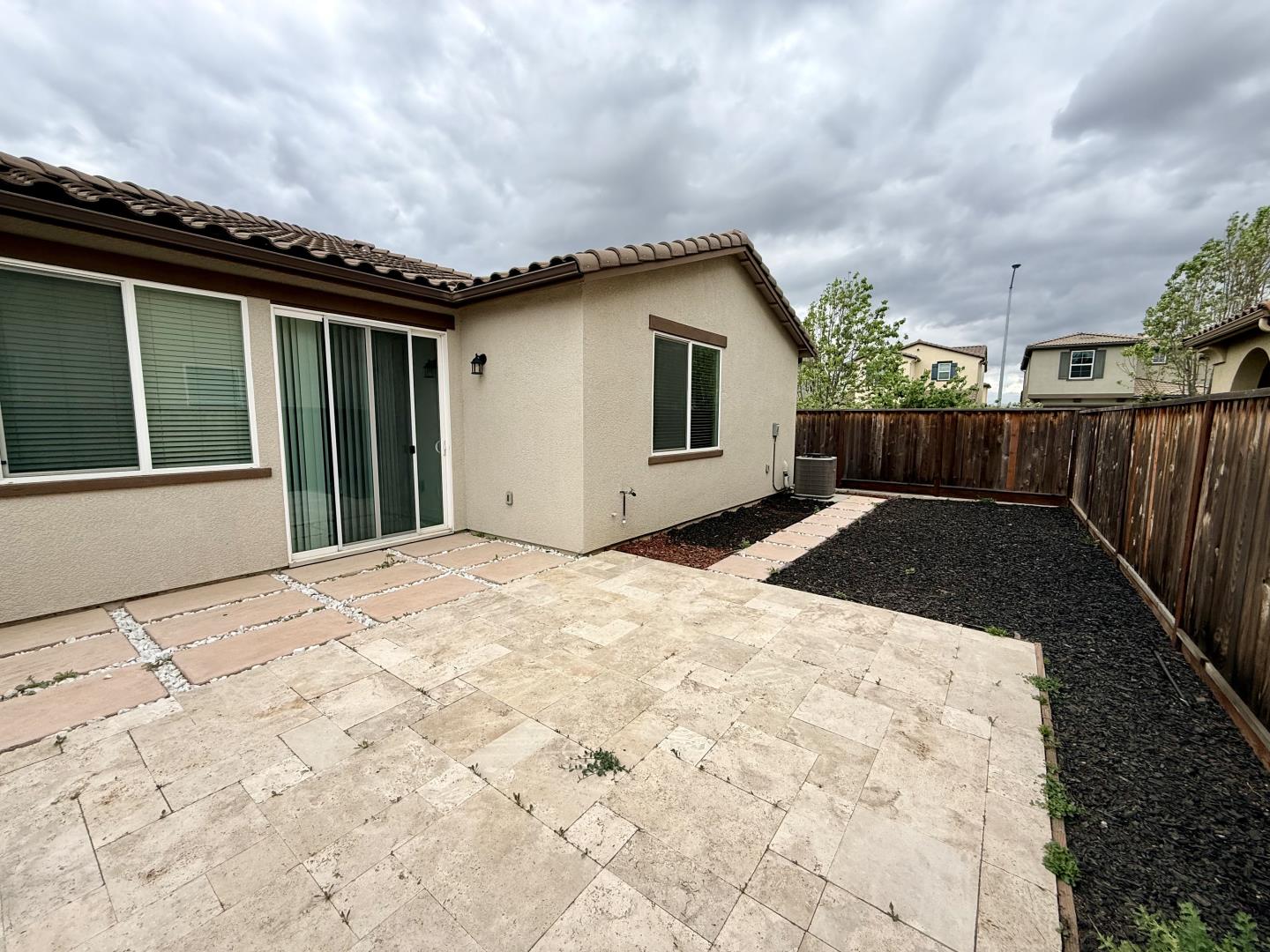 Detail Gallery Image 14 of 23 For 715 Alicante Dr, Hollister,  CA 95023 - 3 Beds | 2 Baths