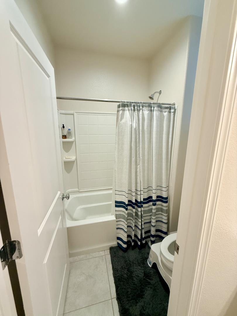 Detail Gallery Image 6 of 23 For 715 Alicante Dr, Hollister,  CA 95023 - 3 Beds | 2 Baths