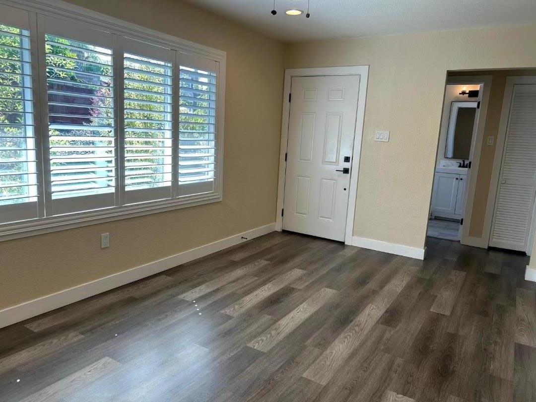 Detail Gallery Image 3 of 13 For 5025 Hilltop Dr, El Sobrante,  CA 94803 - 2 Beds | 1 Baths