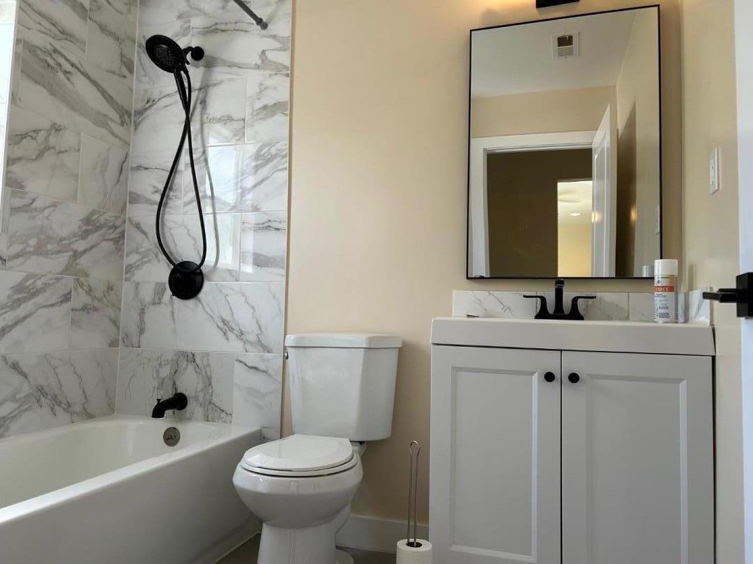 Detail Gallery Image 5 of 13 For 5025 Hilltop Dr, El Sobrante,  CA 94803 - 2 Beds | 1 Baths