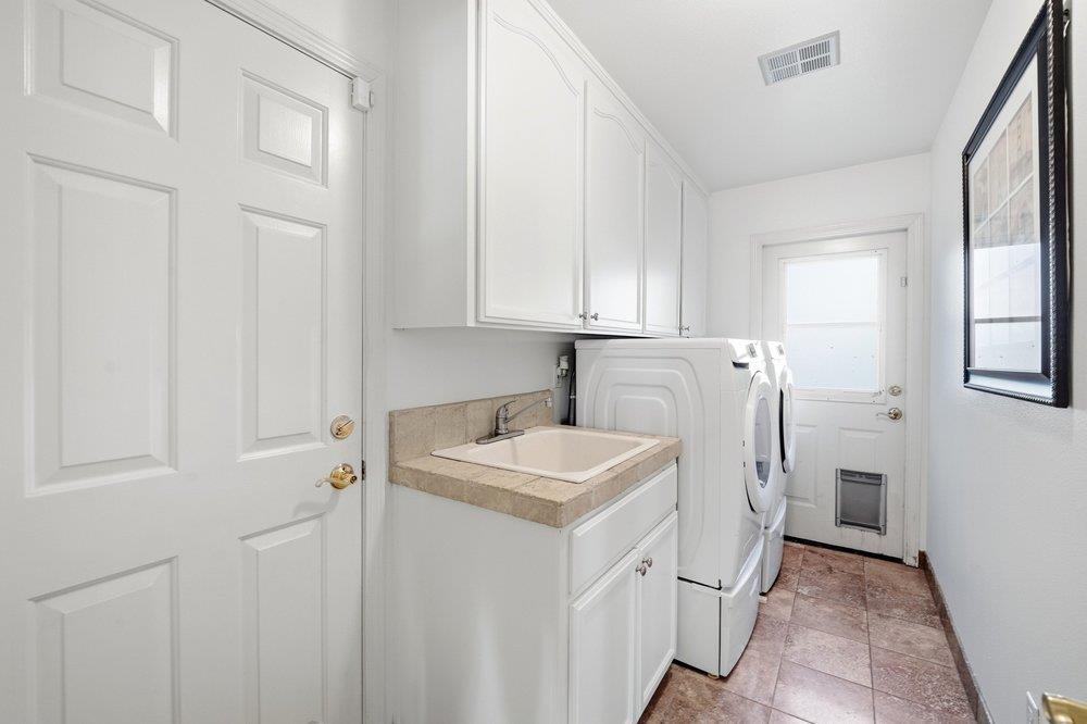 Detail Gallery Image 16 of 48 For 517 Calle Florencia, Morgan Hill,  CA 95037 - 5 Beds | 3 Baths