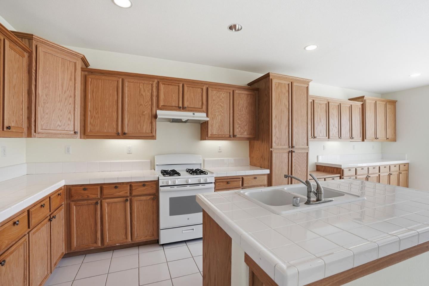 Detail Gallery Image 18 of 41 For 2076 Venezia St, Los Banos,  CA 93635 - 4 Beds | 2 Baths