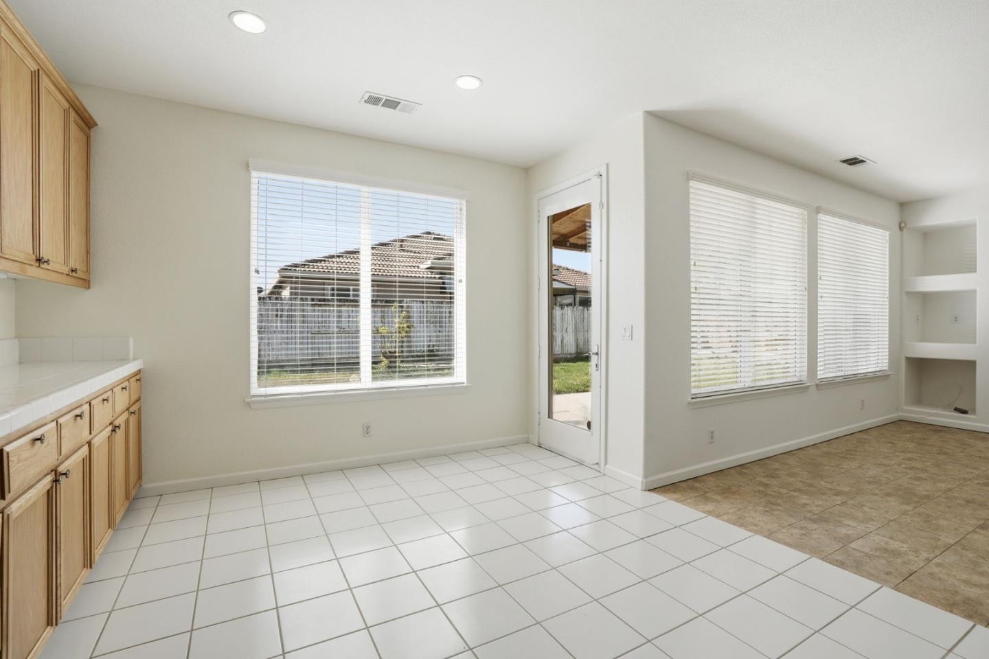 Detail Gallery Image 19 of 41 For 2076 Venezia St, Los Banos,  CA 93635 - 4 Beds | 2 Baths