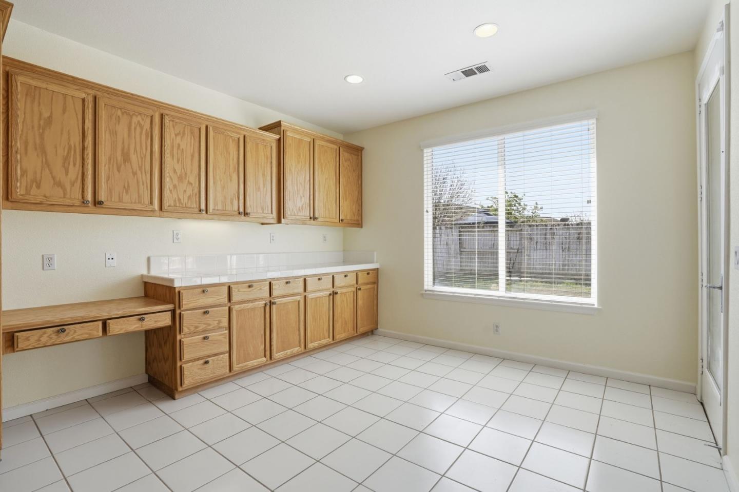 Detail Gallery Image 20 of 41 For 2076 Venezia St, Los Banos,  CA 93635 - 4 Beds | 2 Baths