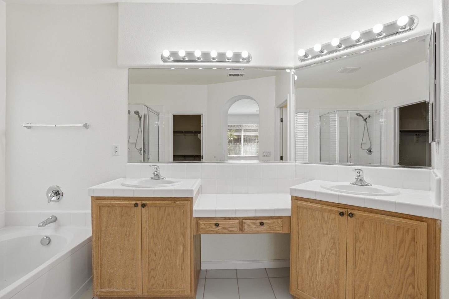 Detail Gallery Image 28 of 41 For 2076 Venezia St, Los Banos,  CA 93635 - 4 Beds | 2 Baths