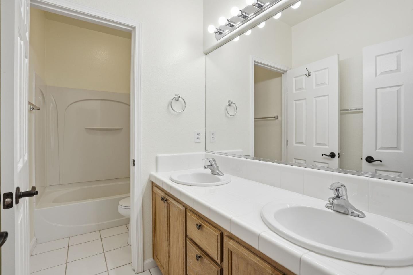 Detail Gallery Image 32 of 41 For 2076 Venezia St, Los Banos,  CA 93635 - 4 Beds | 2 Baths