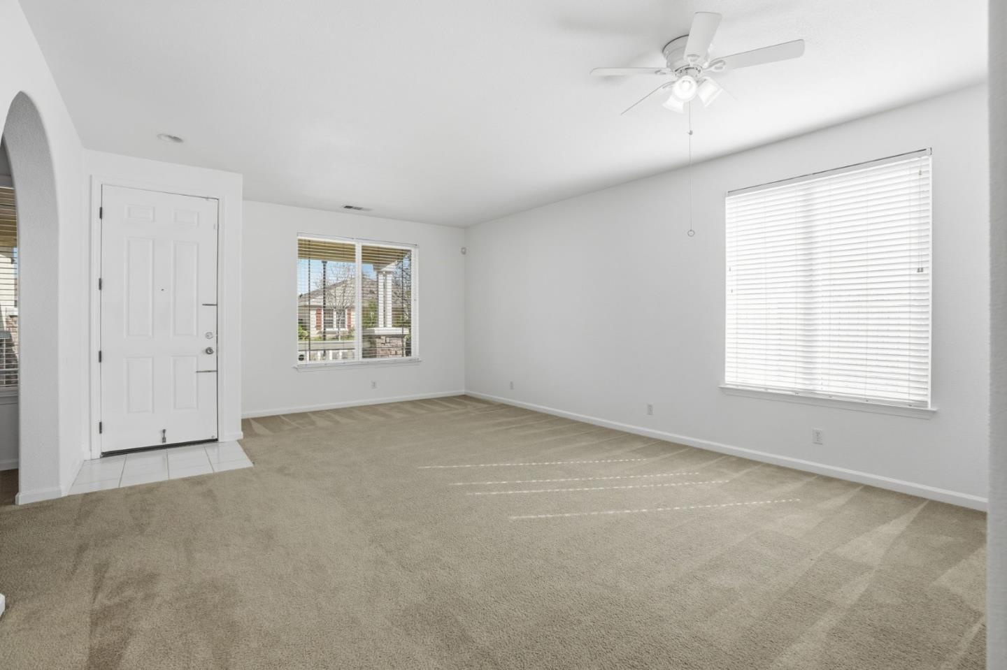 Detail Gallery Image 5 of 41 For 2076 Venezia St, Los Banos,  CA 93635 - 4 Beds | 2 Baths