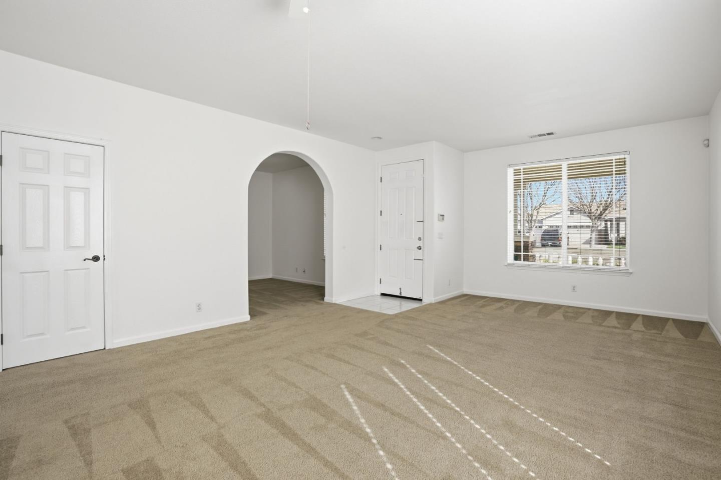 Detail Gallery Image 6 of 41 For 2076 Venezia St, Los Banos,  CA 93635 - 4 Beds | 2 Baths