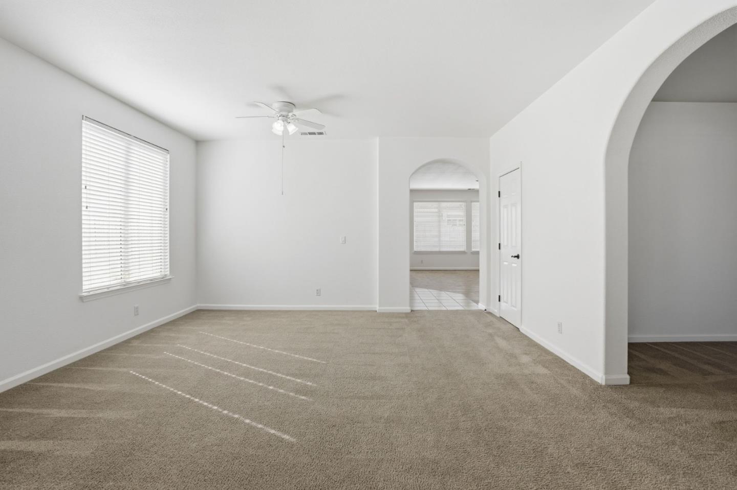 Detail Gallery Image 7 of 41 For 2076 Venezia St, Los Banos,  CA 93635 - 4 Beds | 2 Baths