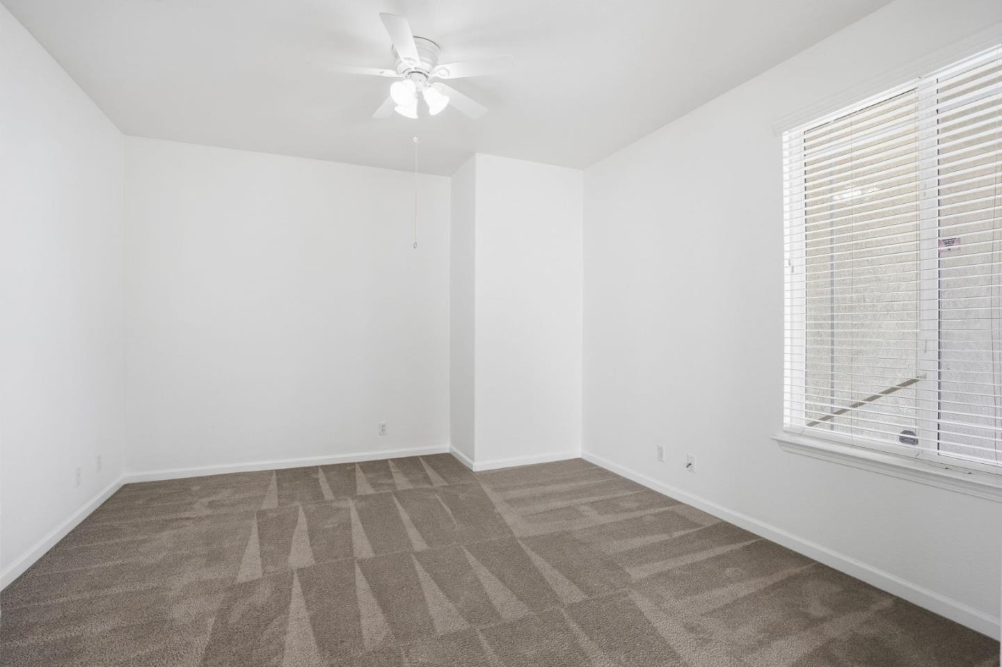 Detail Gallery Image 9 of 41 For 2076 Venezia St, Los Banos,  CA 93635 - 4 Beds | 2 Baths