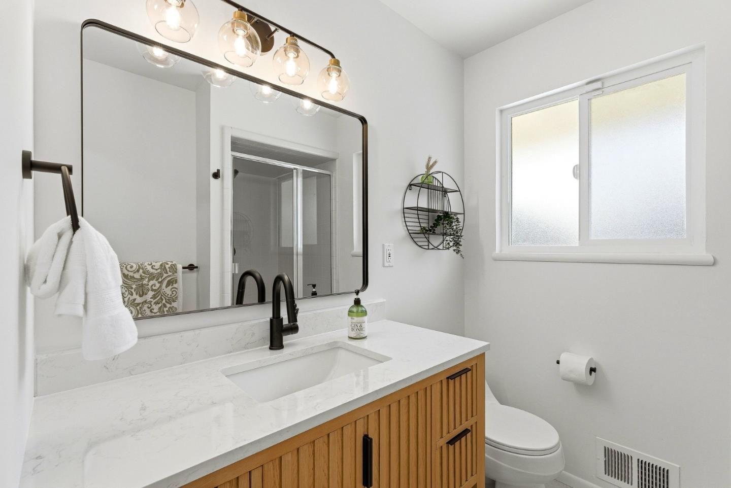 Detail Gallery Image 14 of 37 For 651 San Tomas Way, Salinas,  CA 93901 - 4 Beds | 2 Baths