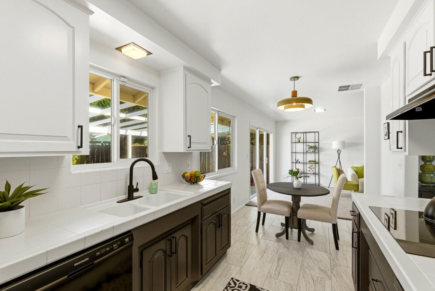 Detail Gallery Image 7 of 37 For 651 San Tomas Way, Salinas,  CA 93901 - 4 Beds | 2 Baths