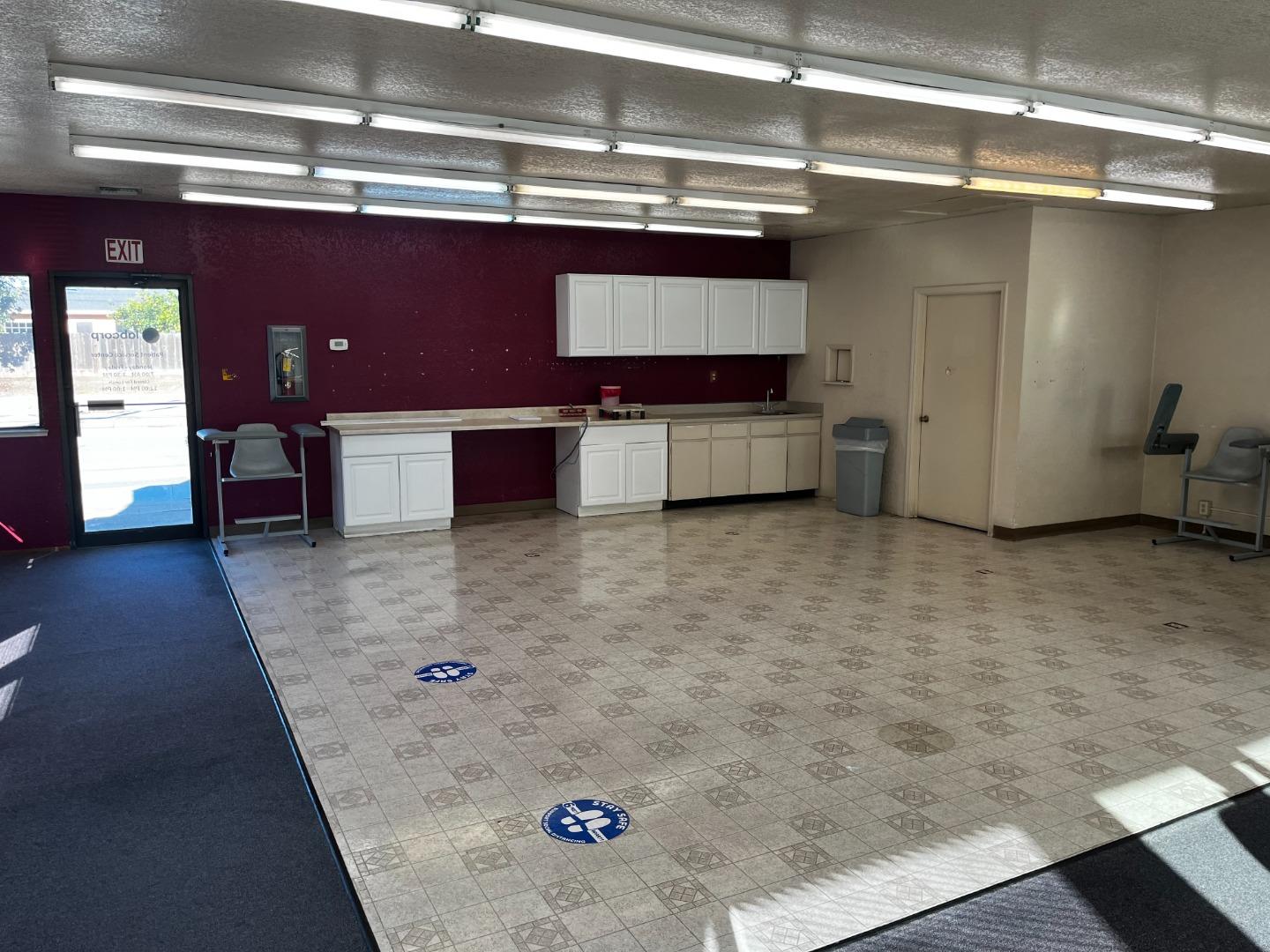 Detail Gallery Image 4 of 7 For 1326 Natividad Rd #A1,  Salinas,  CA 93906 - – Beds | – Baths