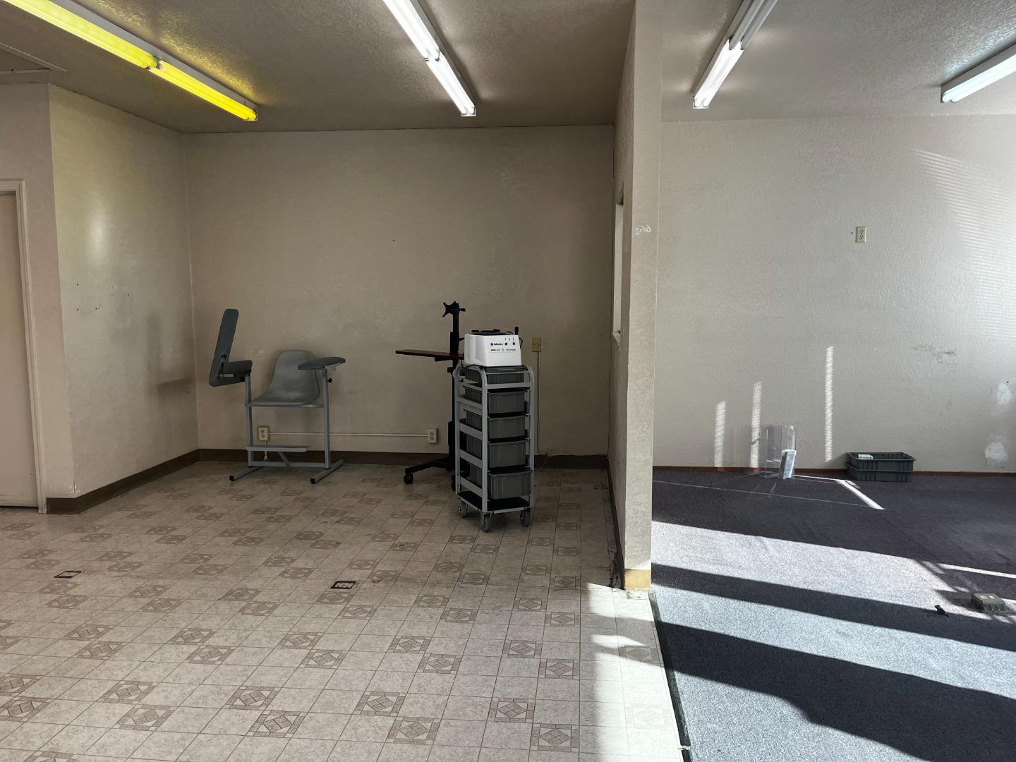 Detail Gallery Image 5 of 7 For 1326 Natividad Rd #A1,  Salinas,  CA 93906 - – Beds | – Baths