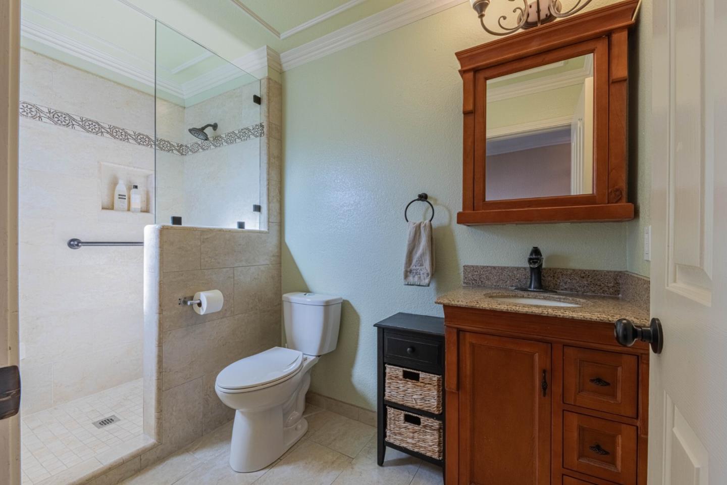 Detail Gallery Image 14 of 57 For 967 Hancock St, Salinas,  CA 93906 - 3 Beds | 3 Baths