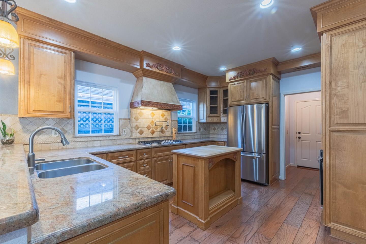 Detail Gallery Image 16 of 57 For 967 Hancock St, Salinas,  CA 93906 - 3 Beds | 3 Baths