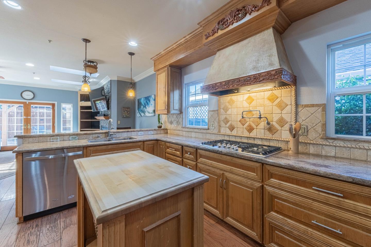 Detail Gallery Image 18 of 57 For 967 Hancock St, Salinas,  CA 93906 - 3 Beds | 3 Baths