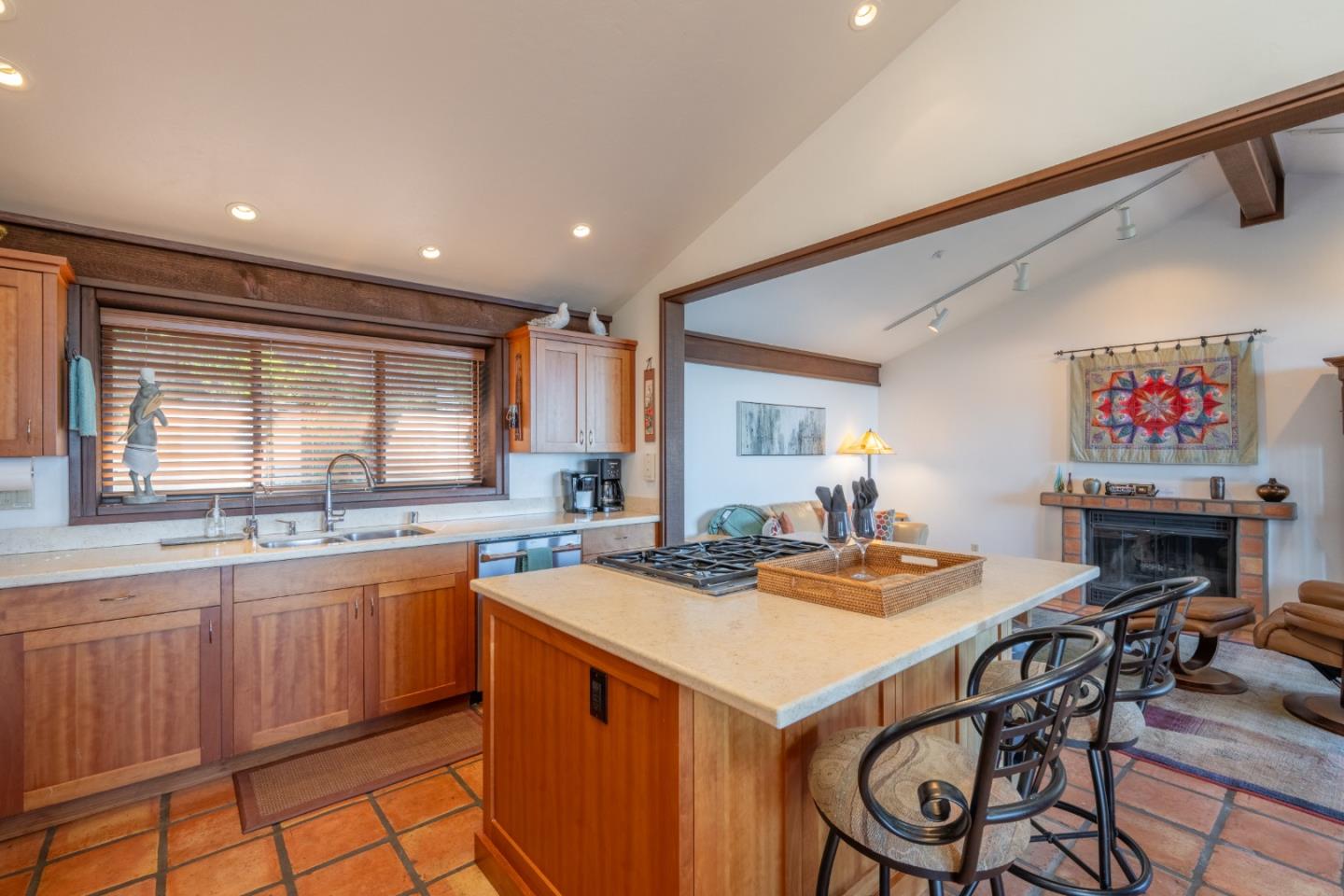 Detail Gallery Image 10 of 29 For 214 Crest Rd, Carmel,  CA 93923 - 3 Beds | 4 Baths