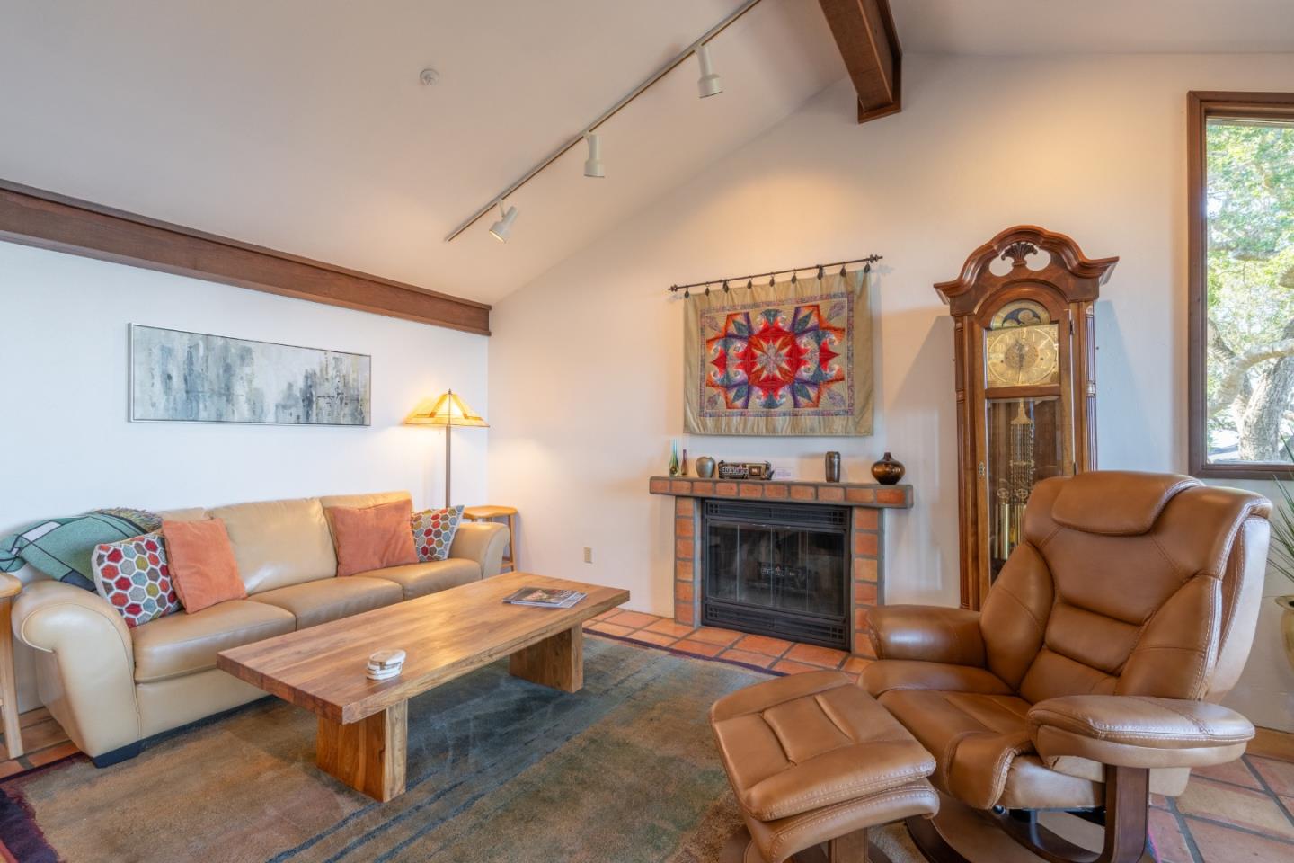 Detail Gallery Image 11 of 29 For 214 Crest Rd, Carmel,  CA 93923 - 3 Beds | 4 Baths