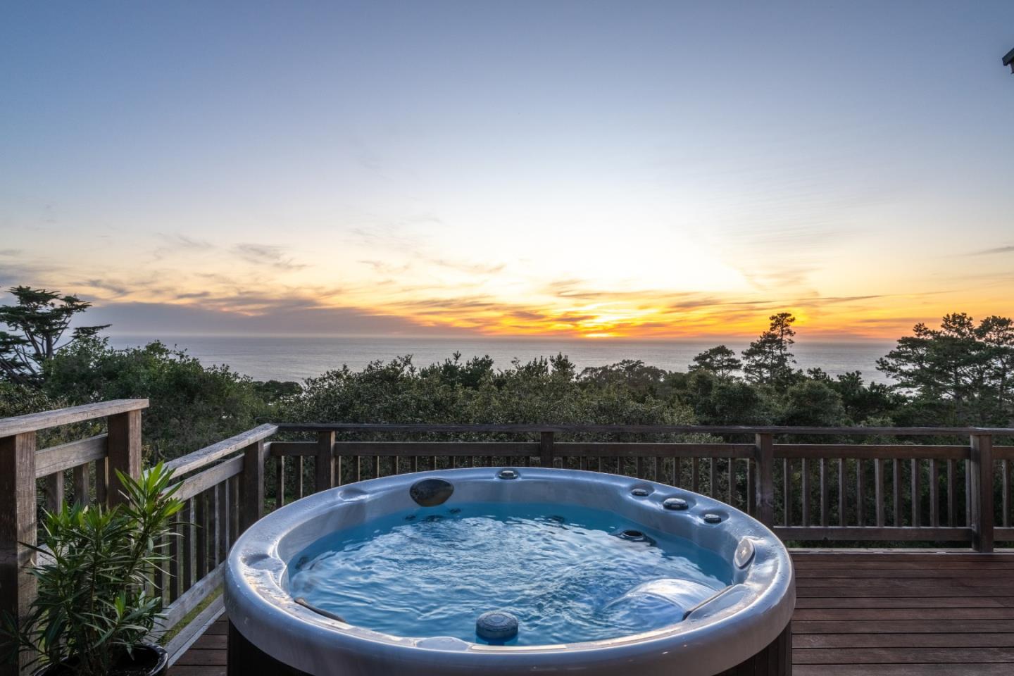 Detail Gallery Image 2 of 29 For 214 Crest Rd, Carmel,  CA 93923 - 3 Beds | 4 Baths