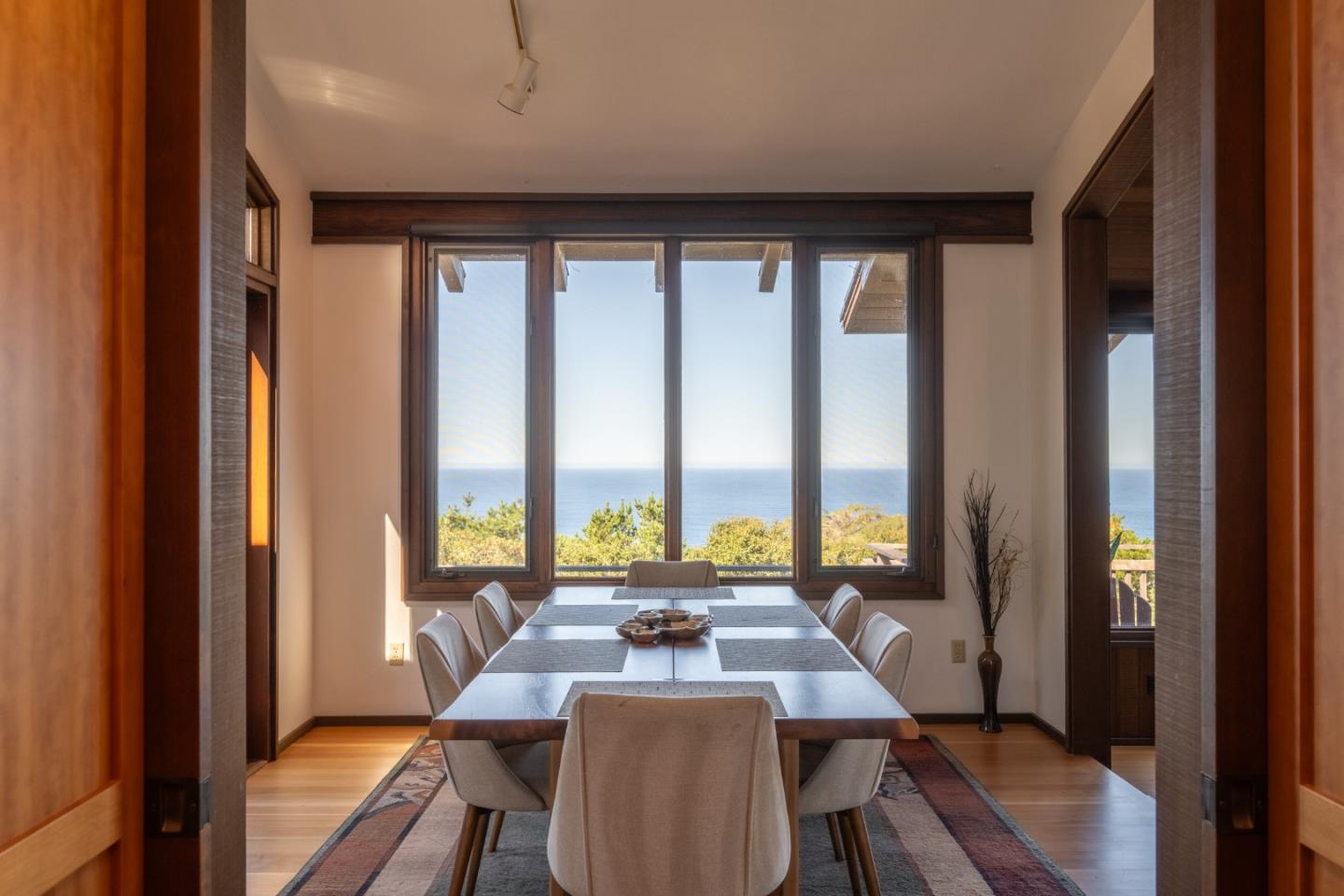 Detail Gallery Image 6 of 29 For 214 Crest Rd, Carmel,  CA 93923 - 3 Beds | 4 Baths