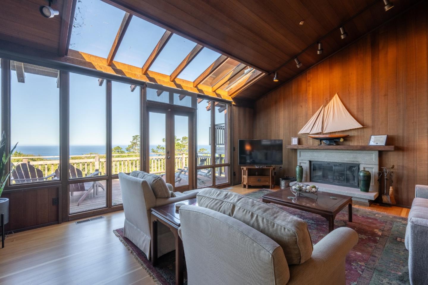 Detail Gallery Image 7 of 29 For 214 Crest Rd, Carmel,  CA 93923 - 3 Beds | 4 Baths