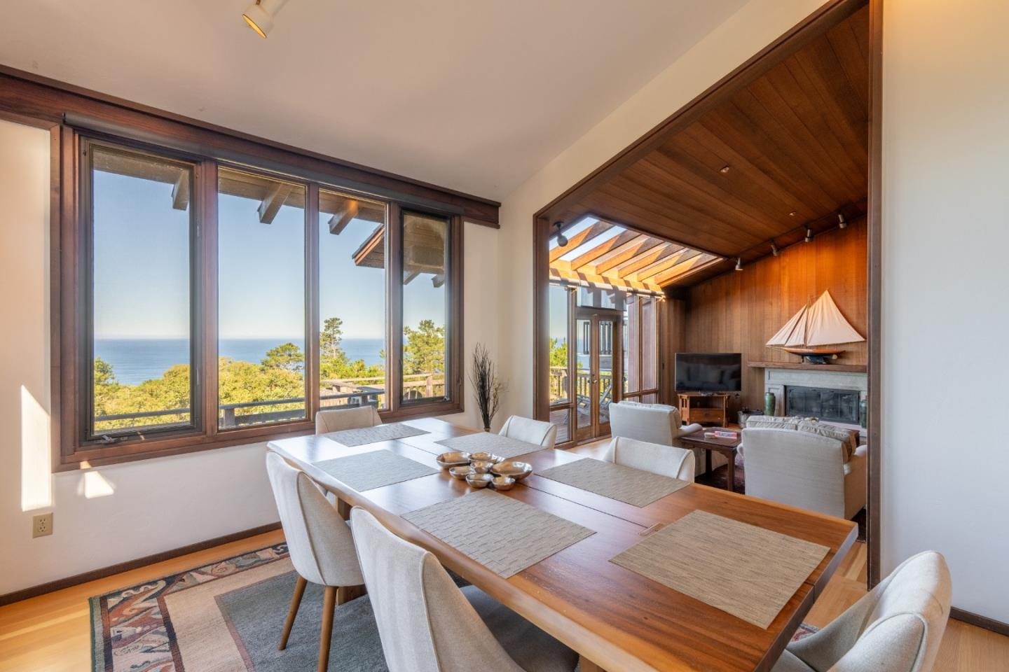 Detail Gallery Image 8 of 29 For 214 Crest Rd, Carmel,  CA 93923 - 3 Beds | 4 Baths