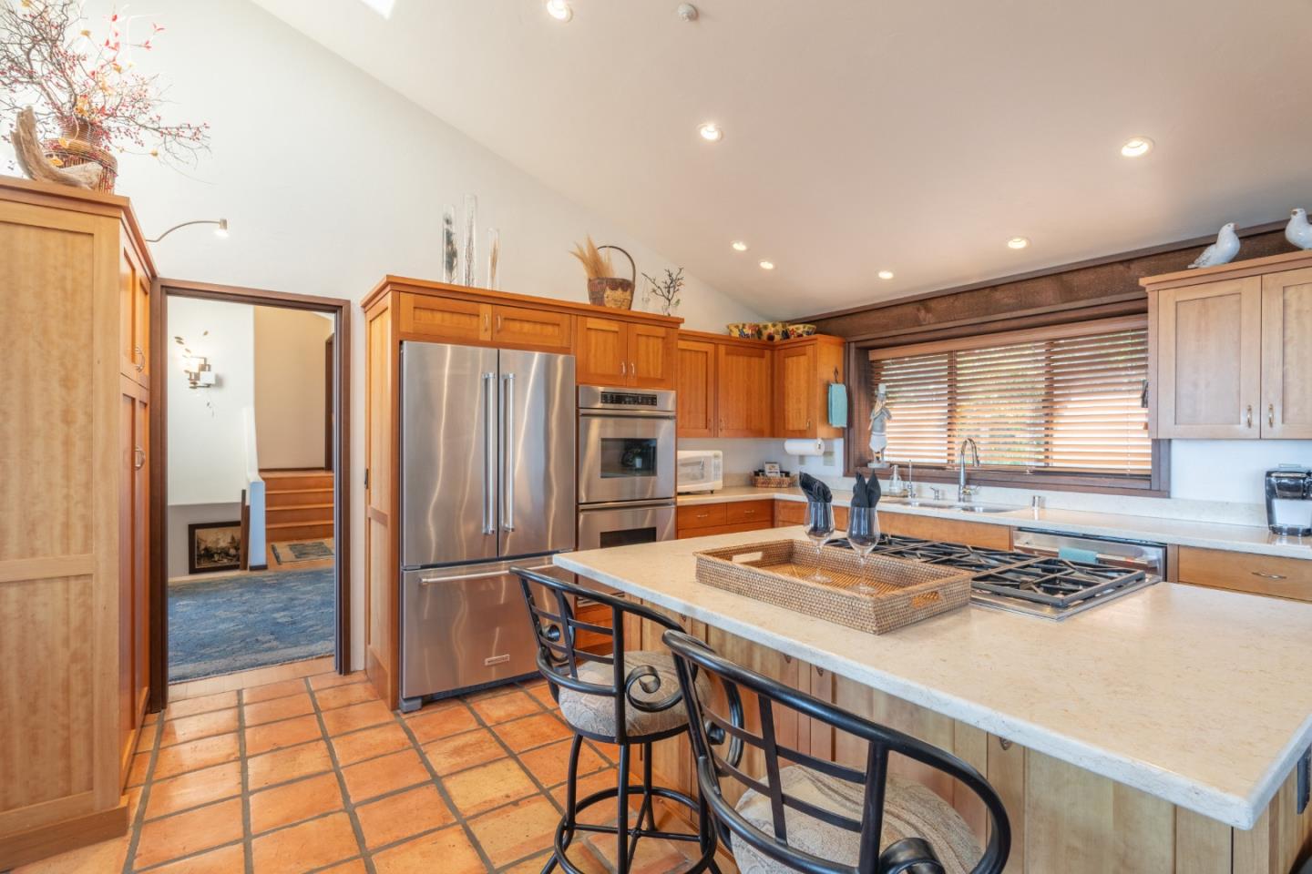 Detail Gallery Image 9 of 29 For 214 Crest Rd, Carmel,  CA 93923 - 3 Beds | 4 Baths