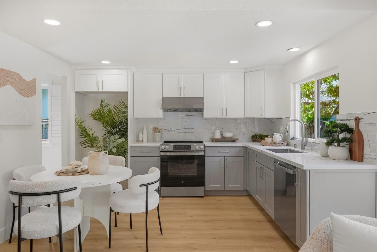 Detail Gallery Image 6 of 18 For 3338 Woodside Ln, San Jose,  CA 95121 - 4 Beds | 2 Baths