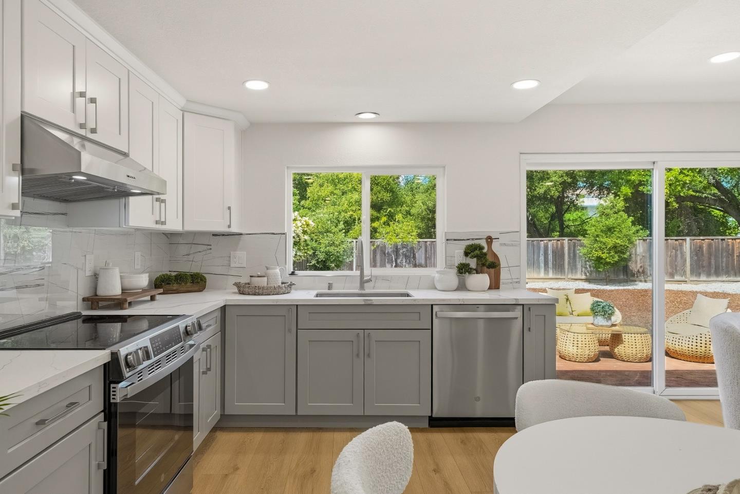 Detail Gallery Image 7 of 18 For 3338 Woodside Ln, San Jose,  CA 95121 - 4 Beds | 2 Baths