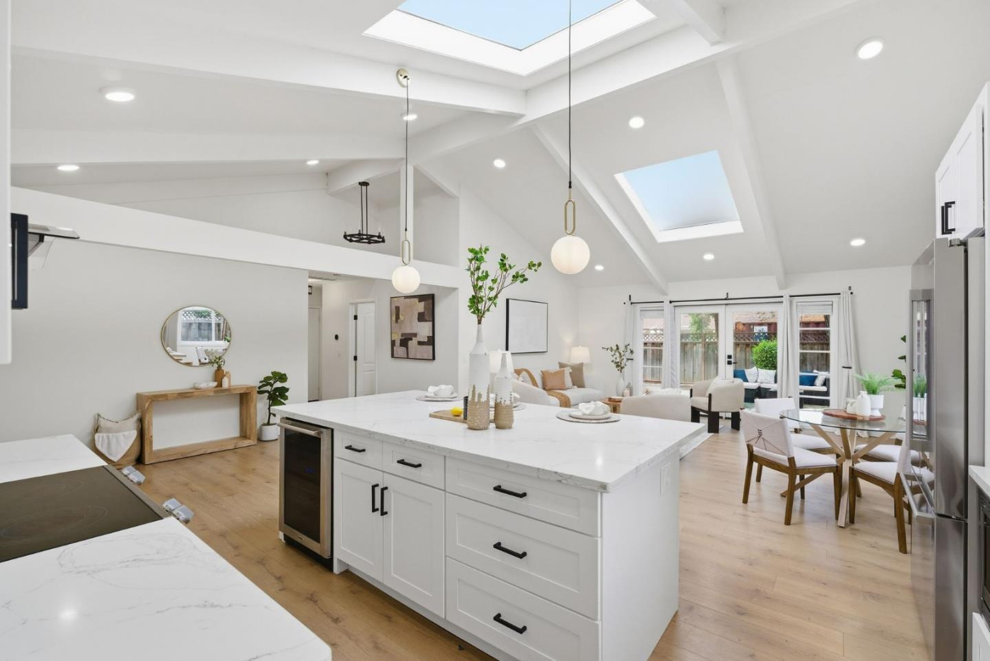 Detail Gallery Image 11 of 44 For 1193 Redoaks Dr, San Jose,  CA 95128 - 3 Beds | 2 Baths