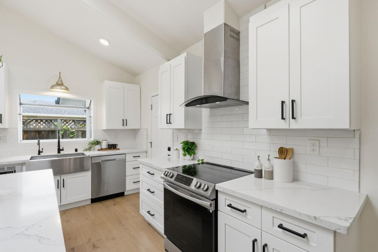 Detail Gallery Image 12 of 44 For 1193 Redoaks Dr, San Jose,  CA 95128 - 3 Beds | 2 Baths