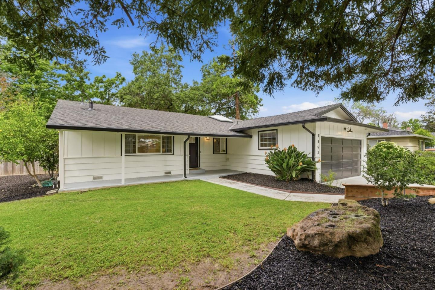 Detail Gallery Image 4 of 44 For 1193 Redoaks Dr, San Jose,  CA 95128 - 3 Beds | 2 Baths