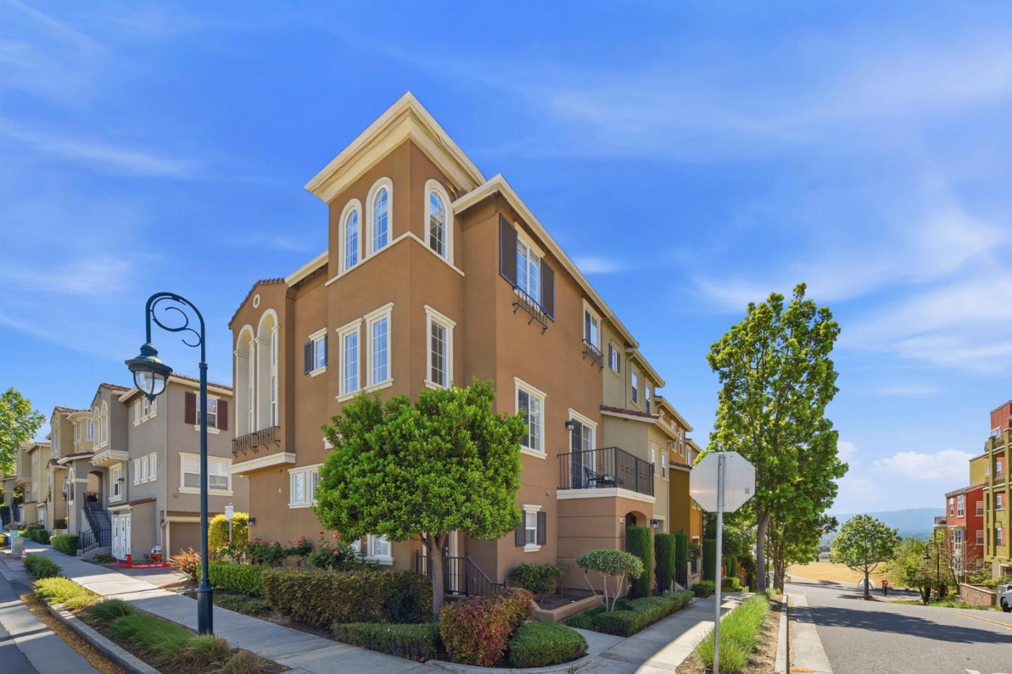 Detail Gallery Image 3 of 46 For 2970 Larciano St, San Jose,  CA 95136 - 3 Beds | 3/1 Baths