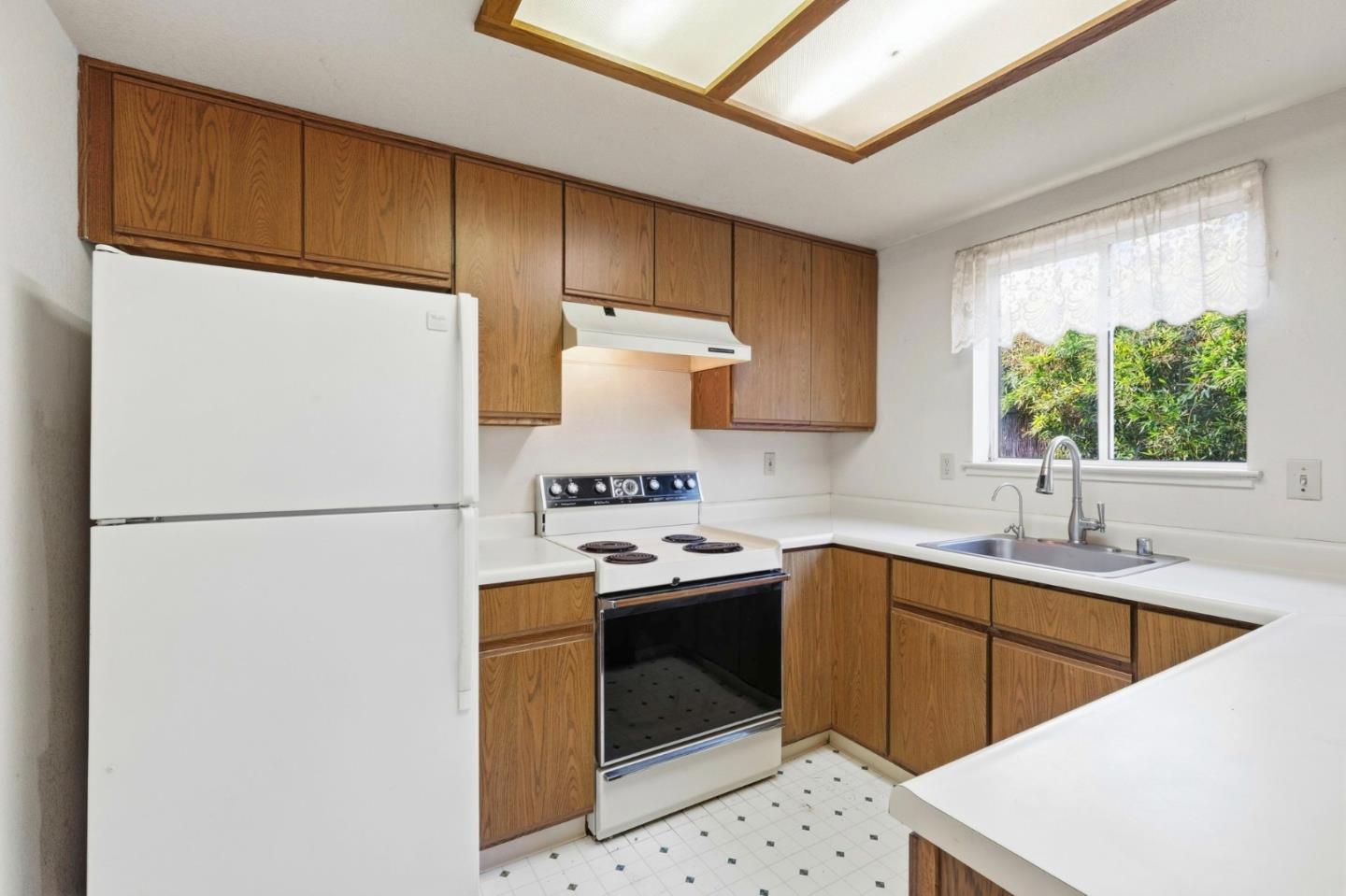 Detail Gallery Image 11 of 36 For 1621 Schooner Ct, Santa Cruz,  CA 95062 - 3 Beds | 2 Baths