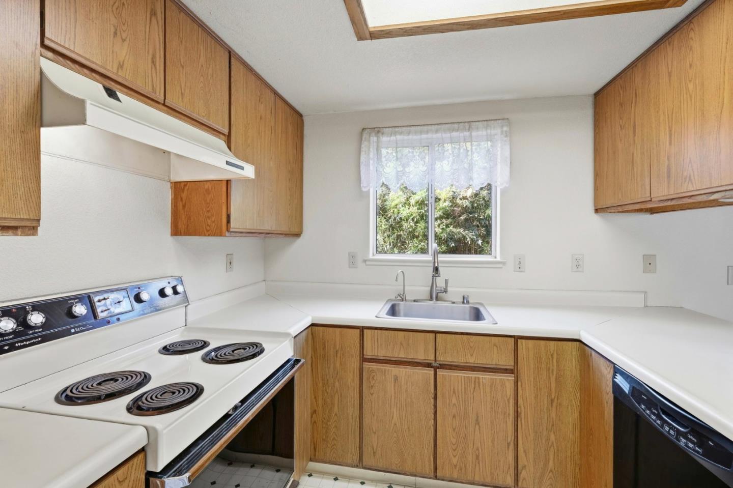 Detail Gallery Image 12 of 36 For 1621 Schooner Ct, Santa Cruz,  CA 95062 - 3 Beds | 2 Baths