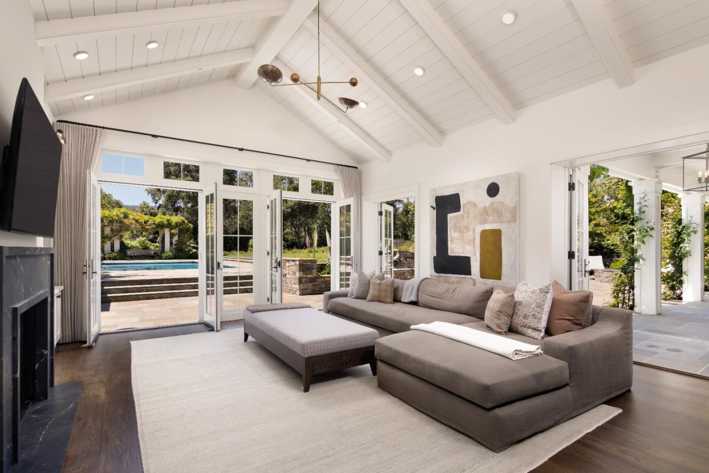 Detail Gallery Image 8 of 26 For 180 Romero Rd, Woodside,  CA 94062 - 5 Beds | 5/1 Baths